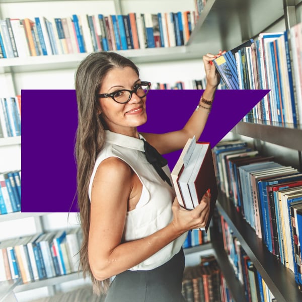 woman at bookshelf