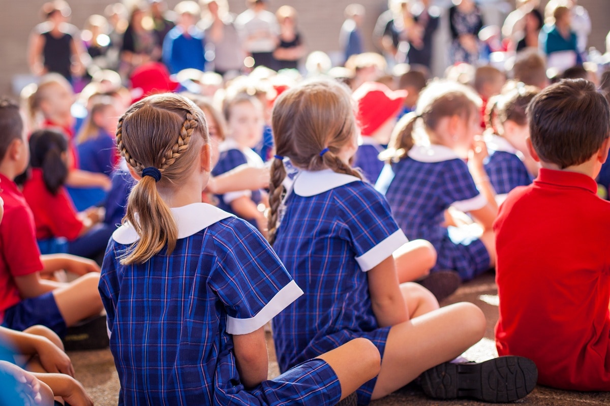 Primary school pupils sitting down together 