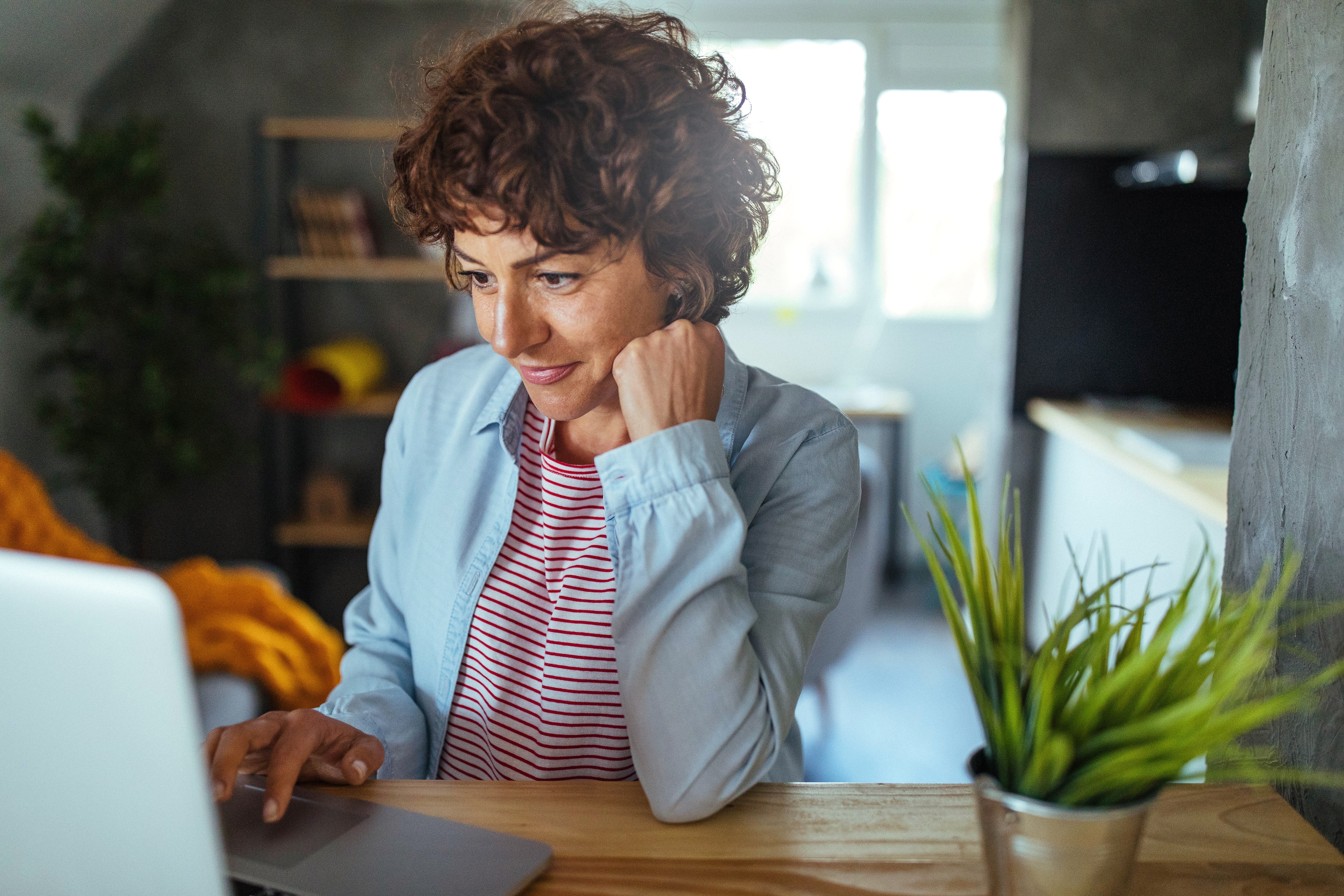women on laptop 